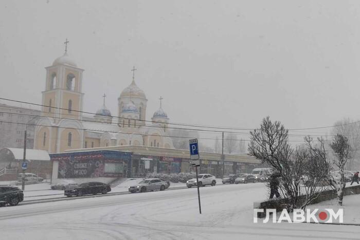 До Хмельницького та Львова неочікувано повернулася зима (фото)