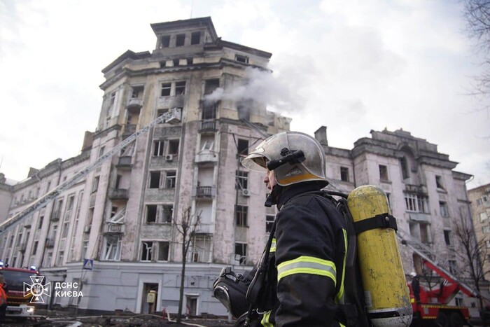 Знаменита сталінка: що відомо про будинок у Києві, пошкоджений Росією