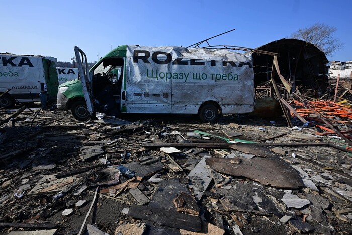 Унаслідок ракетної атаки у Києві знищено склад Rozetka (фото)