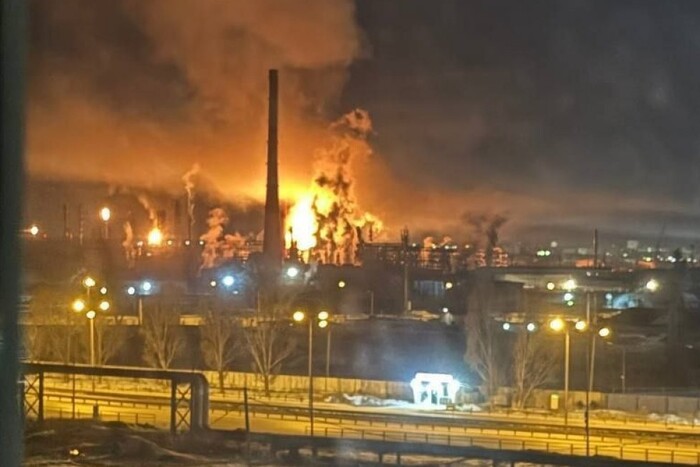 У Росії зупинив роботу нафтопереробний завод, який напередодні атакували дрони