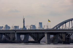Кияни просять врахувати потреби пішоходів, зокрема створити доступні пішохідні переходи на всіх мостах Києва