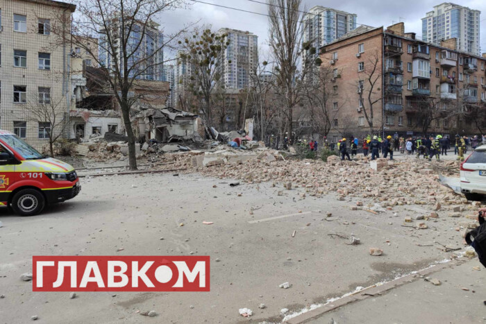 Обстріл Києва. Що відбувається на місці події (фото)