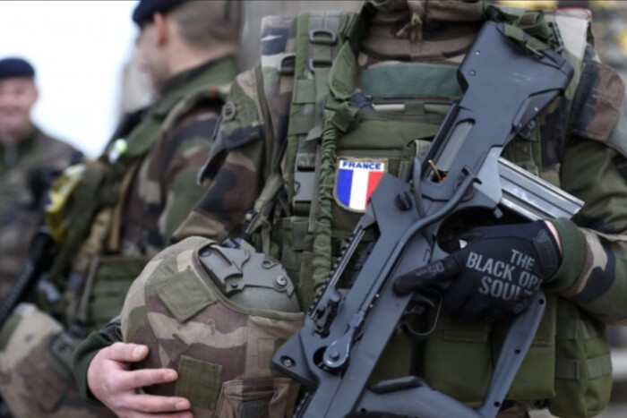 Франція заблокувала сайт, який нібито вербував добровольців на війну в Україні