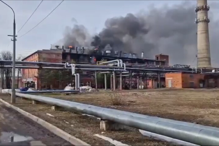Під Москвою загорівся завод «Електроізоліт» (фото, відео)