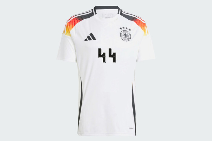 Adidas заборонив наносити номер 44 на форму збірної Німеччини