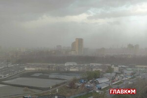 У столиці, як і в низці областей України, спостерігається пилова хмара, яка дійшла з пустелі Сахара
