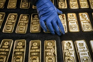 Ціна на золото злітає на новий рівень: у чому причина