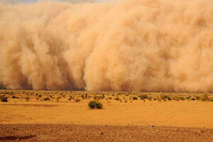 Європою поширюється нова хвиля пилу із Сахари: де найгірше повітря