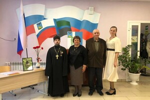 У російській школі вчителі відкрили «парту героя» на честь окупанта, який сидів за вбивство