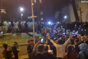 Силовики застосовують спецзасоби для розгону протестувальників у Тбілісі (відео)