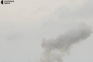 В Одесі пролунали вибухи: у місті видніється дим