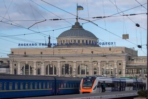 Через ракетний удар по Одесі затримуються потяги: список рейсів