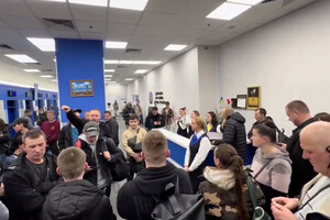 Українці заблокували паспортний сервіс у Варшаві