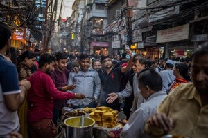 Безкоштовне пиво й таксі: в Індії підприємці намагаються заохотити людей прийти на вибори