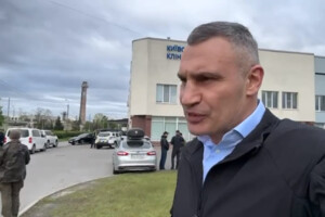 Кличко показав, як проходить термінова евакуація із двох лікарень в Києві (відео)