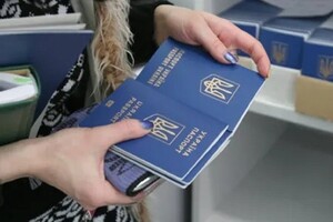 Посол України в Польщі пояснив мету обмеження консульських послуг за кордоном