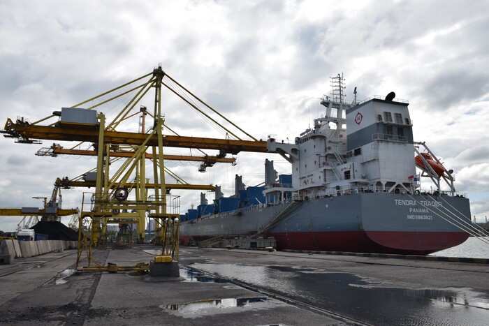 Керівнику морського порту «Чорноморськ» намагалися дати 12 млн гривень хабаря