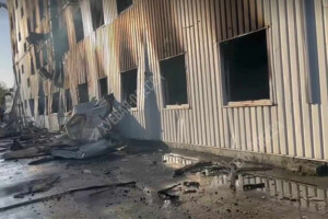 Обстріл Одеси: який вигляд має термінал «Нової пошти» після удару (відео)
