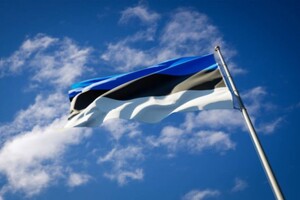 На думку журналістів, Естонія, населення якої становить 1,4 мільйона людей, майже третина з яких – російськомовні, навряд чи зможе протистояти російській армії