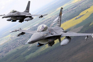Нидерланды сообщили, когда планируют отправить F-16 Украине