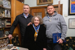 Ліна Костенко та Валерій Залужний отримали звання «Почесного громадянина Києва» (оновлено)