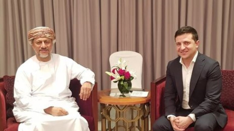 Щоб пояснити мету поїздки президента до Оману, довелось влаштувати незаплановану зустріч з місцевим чиновником
