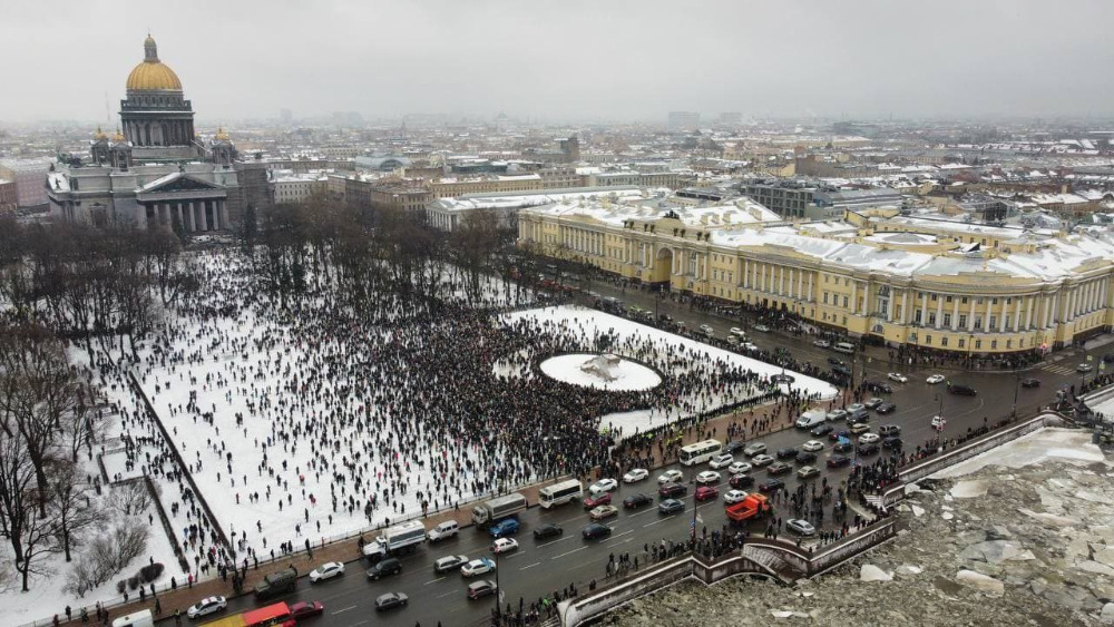 Російські мітинги не такі масові, як білоруські, однак подавляються з такою самою жорстокістю