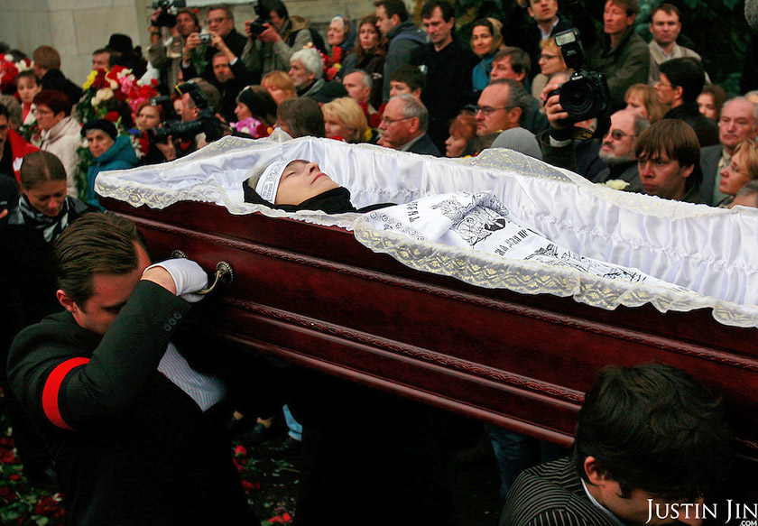 Похорон Анни Політковської. фото: Justin Jin