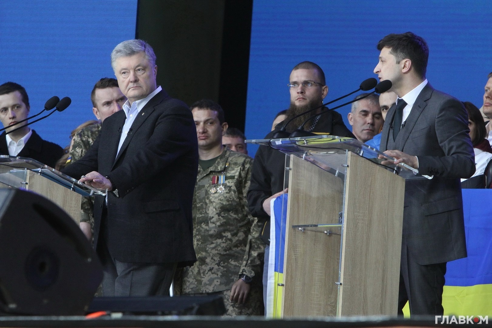 Петро Порошенко та Володимир Зеленський під час дебатів на НСК Олімпійський, 19 квітня 2019 року