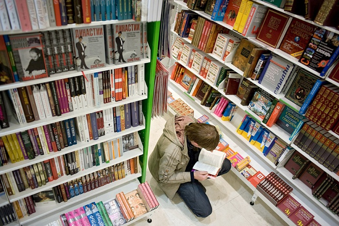 «Бібліотеки мали би вивчити запит своїх читачів і відповідно придбати книжки» (фото: chytomo.com)