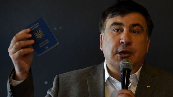 Михайло Саакашвілі хвалиться українським паспортом