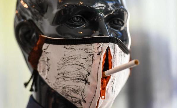 Захисна маска для курців від німецьких дизайнерів (фото: dw.com)