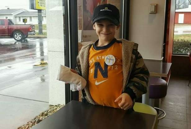 Американський хлопчик влаштувався на роботу, щоб допомагати бідним дітям (фото: WDBO.com)