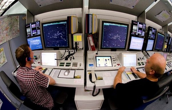 В центрі повітряної безпеки (DFS) в Лангені працюють більше двох тисяч диспетчерів