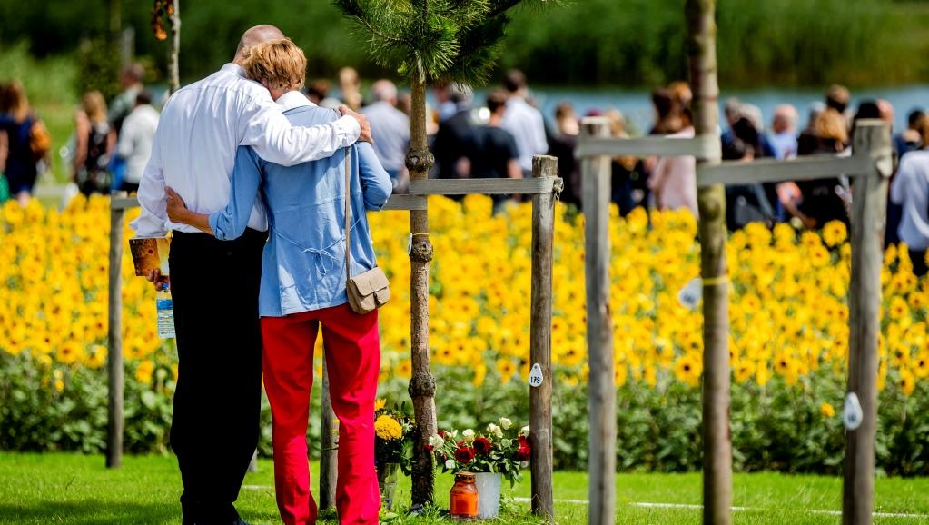 Батьки жертв авіакатастрофи MH17 на церемонії пам'яті 17 липня 2017 року, Нідерланди (фото: Reuters)