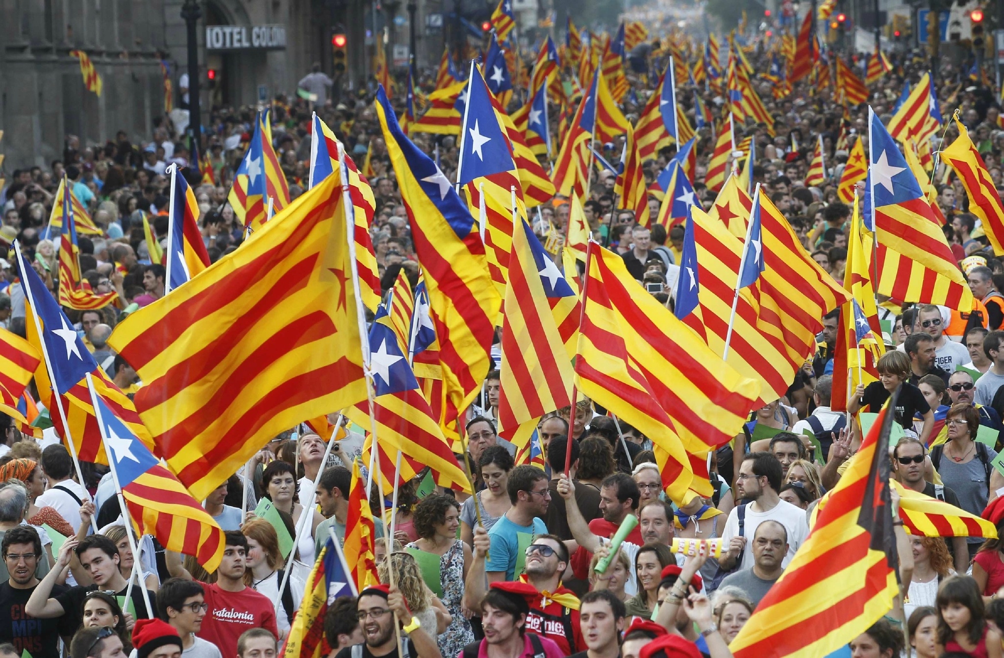 Мільйони каталонців бажають залишитися іспанцями. Фото: voxfnredekker.com