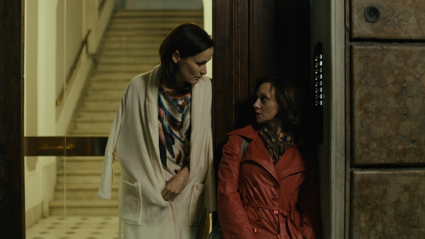 Актриси Наталія Васько, яка грає подругу головної героїні та Римма Зюбіна. Кадр із кінострічки «Гніздо горлиці»