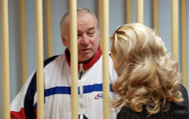 Російський розвідник був засуджений на Батьківщині, а потім його видали Британії