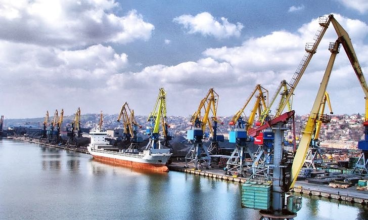 Товарообіг двох ключових азовських портів - Маріуполя та Бердянська - впав на 5 млн тонн, тобто ми вже втратили третину завантаженості цих портів