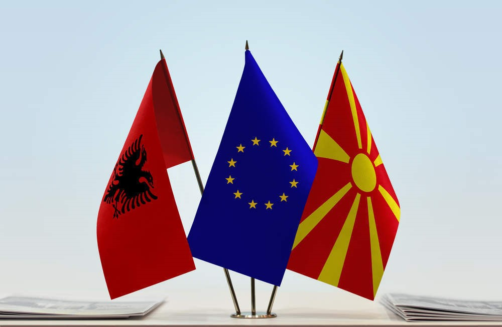 26 вересня німецький Бундестаг проголосував за підтримку початку переговорів про вступ до ЄС з Північної Македонією та Албанією