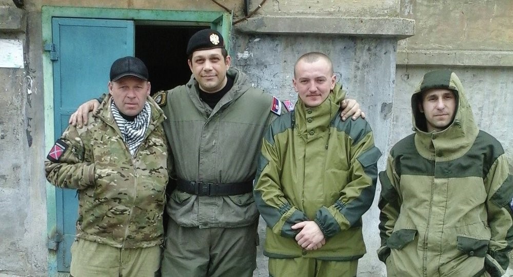Радомир Почуча (другий зліва) на Донбасі. Джерело фото Sputnik Srbija