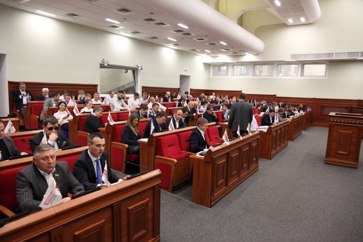Київрада з третьої спроби 68 голосами ухвалила скандальне рішення щодо будівництва на Поштовій. Фото: depo.ua