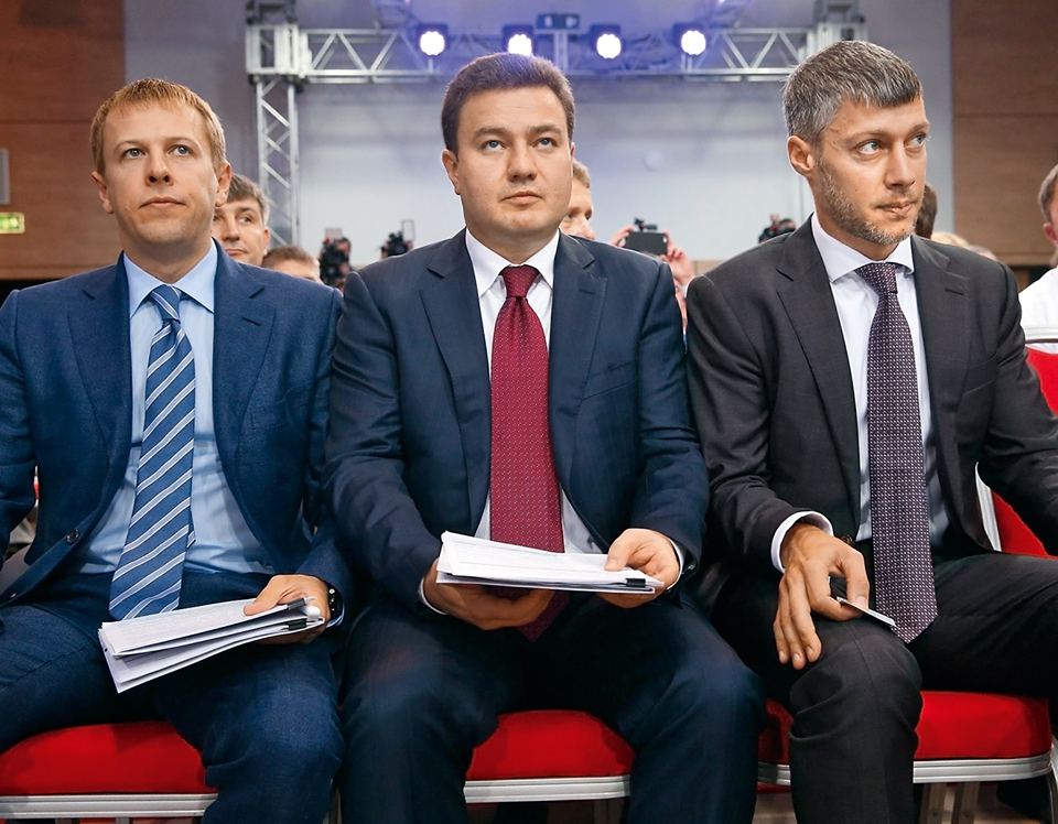Віталій Хомутиннік (зліва) та Віктор Бондар (в центрі) довго ділили лідерство в «Відродженні»