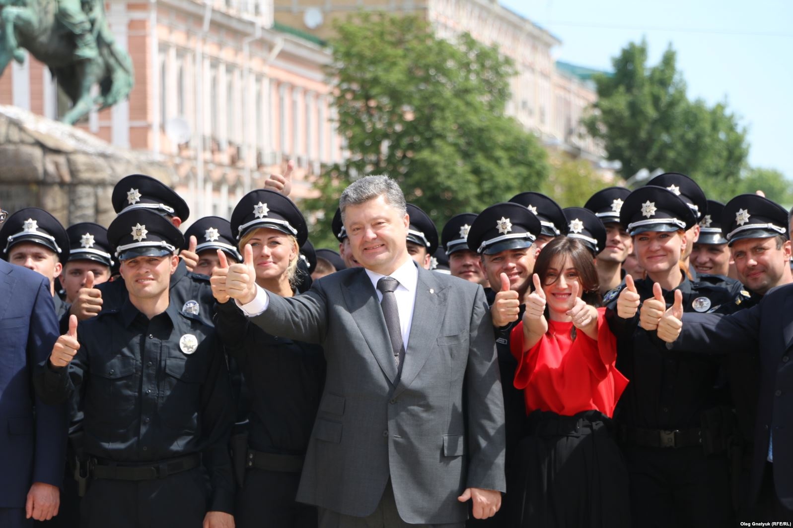 4 липня 2015-го року на Софійській площі у Києві співробітники нової поліції у присутності президента склали присягу на вірність Україні.