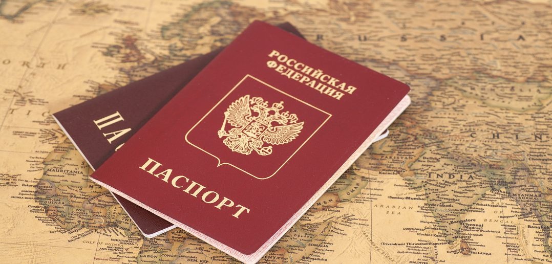 Ще один вектор, по якому Кремль буде тиснути на українську владу після виборів – епопея з роздачею російських паспортів мешканцям окупованої території Донбасу
