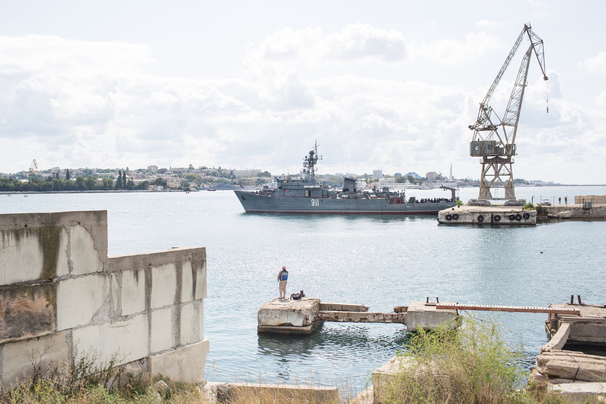 Човен ВМФ Росії в севастопольському порту. Повернення Криму радо віталося як давно необхідний крок для повернення втраченої могутності