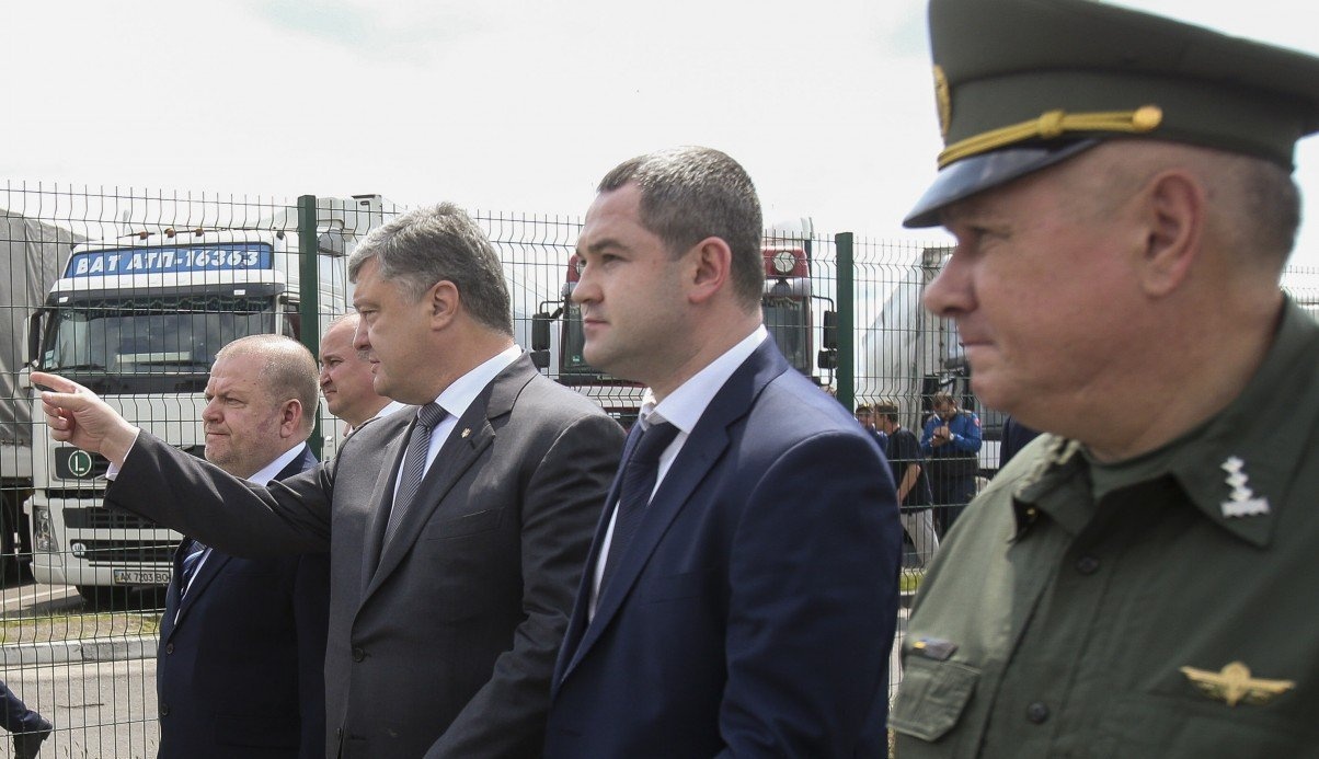 Петро Порошенко інспектує пункт пропуску на кордоні з Польщею
