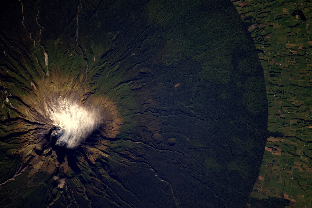 Вулкан Таранаки в Новой Зеландии.<br /> <br /> 