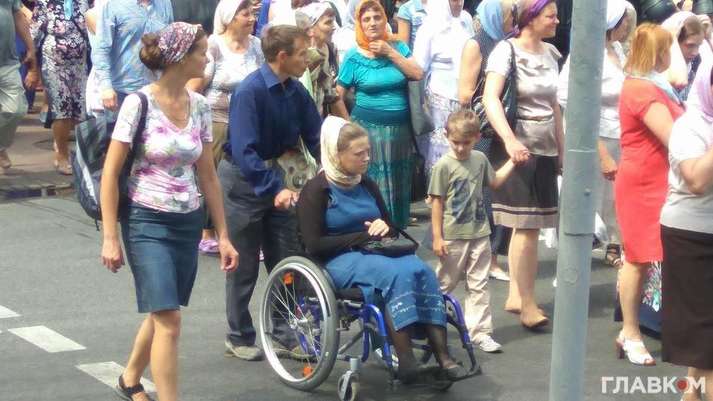 Конвертація Бога. Чому українські політики так люблять ходити до церкви