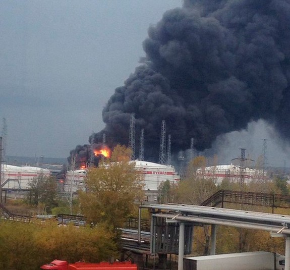 У Росії стався вибух на нафтопереробному заводі, є жертви 